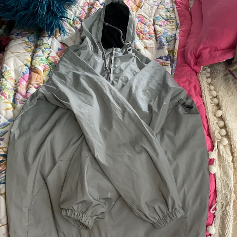 Reflective wind breaker